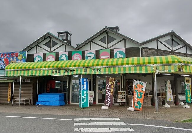 道の駅とみうら枇杷倶楽部の産直マート