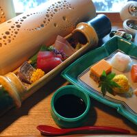 竹細工を使った会席料理