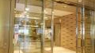 ファミマがある。