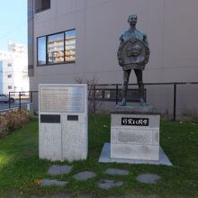 この像が目立ってます。