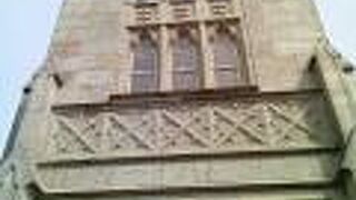 重厚なデザインの教会