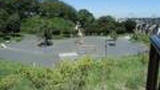 首都高を見下ろせる珍しい公園