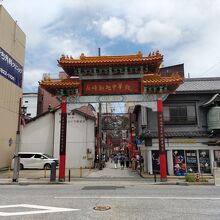 福建通りに面した中華街南門(朱雀)