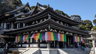 One of the representative temples of Kamakura, with a wonderful view of Sagami Bay from the temple precincts