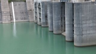 ダム情報資料館がある