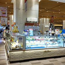 ケーキをお土産にいかがですか By 赤い獅子 赤い風船 マイング博多駅店のクチコミ フォートラベル