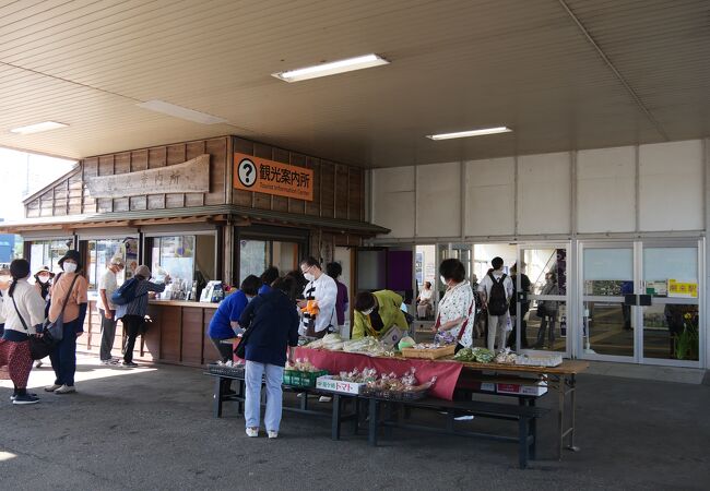 ＪＲ潮来駅の中にあります