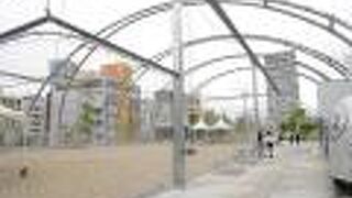 ビルの屋上に公園！