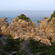 竜宮神社のある岩礁