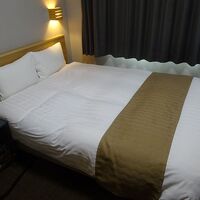 ダブルの部屋ですが、ちょっと狭い。