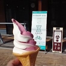 お食事処、なないろ樫でブルーベリーミックスソフトをいただき。