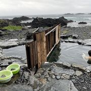 海岸にある無人露天風呂