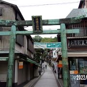 江の島の江島神社の一の鳥居でしょう。