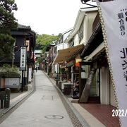 江島神社の参道の商店街です。