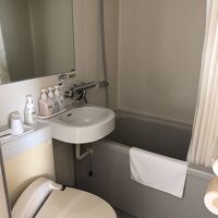 バス・トイレルームはやや手狭です。