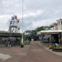 子供が喜ぶ遊園地もあります。
