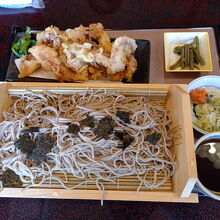 鬼そばゲソ天もりそば980円(税抜)の大盛り