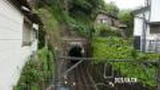 江ノ電のトンネルの一つです。