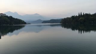 日月潭湖畔