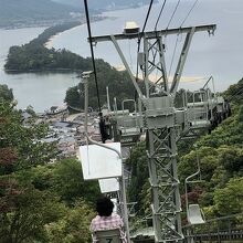 下りはリフトに乗りながら天橋立の絶景を楽しめます。