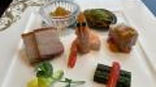 建物、設備、立地、展望、料理、いずれも素晴らしいです。