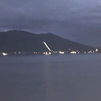 対岸の傘松公園に登るケーブルカーのライトアップも見えます。