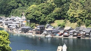 伊根の舟屋を俯瞰できるので伊根湾全体を見るには最適です。