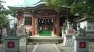 桜森稲荷神社にたくさんのキツネ