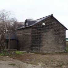 札幌軟石で積み上げた重厚さ