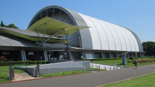 飛行機やヘリコプターの展示、飛行の歴史がわかる記念館です