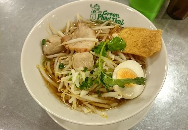 ランチでタイ醤油ラーメンをいただきました