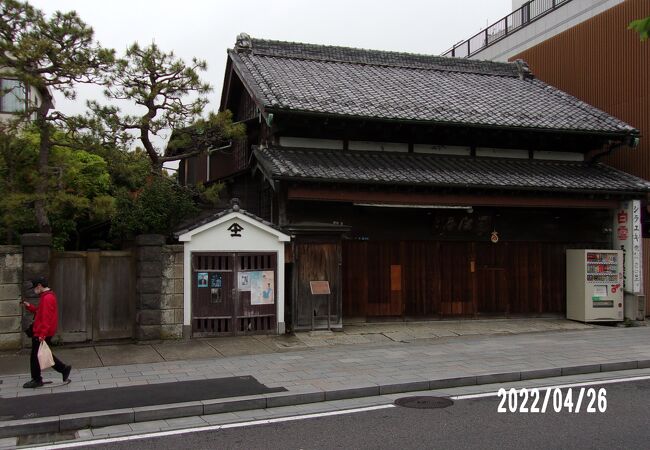 明治からの酒屋です。