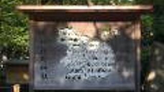 牛の形をした縁起石が有名