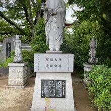 聖徳太子と四天王の像（全部写っていませんが）