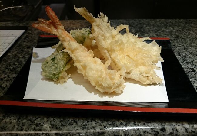 ランチで天ぷら定食をいただきました