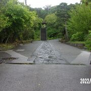 江戸時代は縁切寺として有名でした。