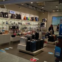 ルフトハンザ　ワールドショップ　限定　ポーチ 楽天市場】RIMOWA リモワ ルフトハンザ航空 ブルー 青 水色系