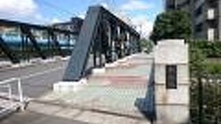 頑丈なつくりの鉄橋