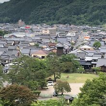 本殿横から出石の町並みがよく見えます。