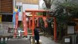 鹿児島市内のアーケード街にある神社