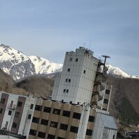 朝食会場からの谷川岳ビュー