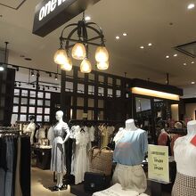 こちらはおとなし目のコーナーです