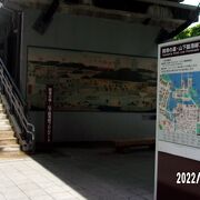 横浜の開港時代の歴史もたどれる道です。