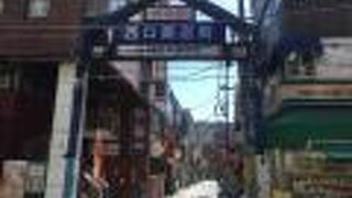 ビジネスマンの商店街