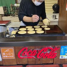 見惚れます（コカ・コーラ推し？）