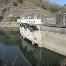 訪問時はダム湖は満水でした