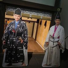 登場人物の等身大パネル