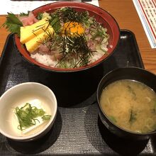 ネギトロユッケ丼