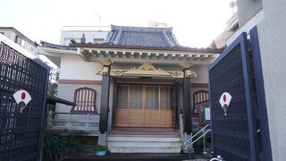 妙な印象の構えです