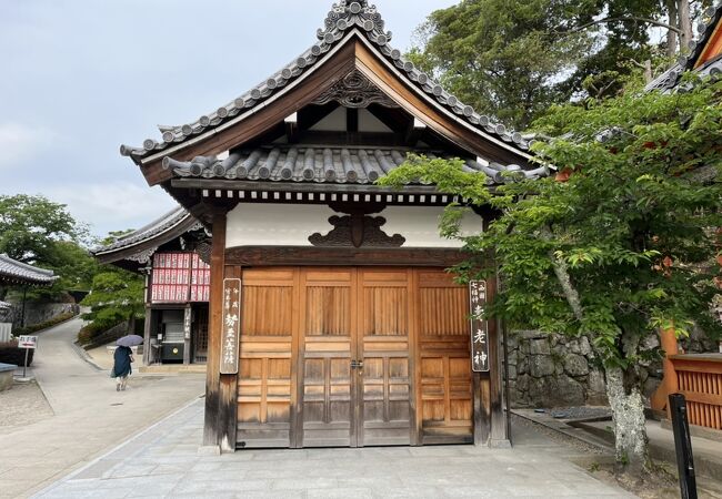 中山寺の中では目立ちません